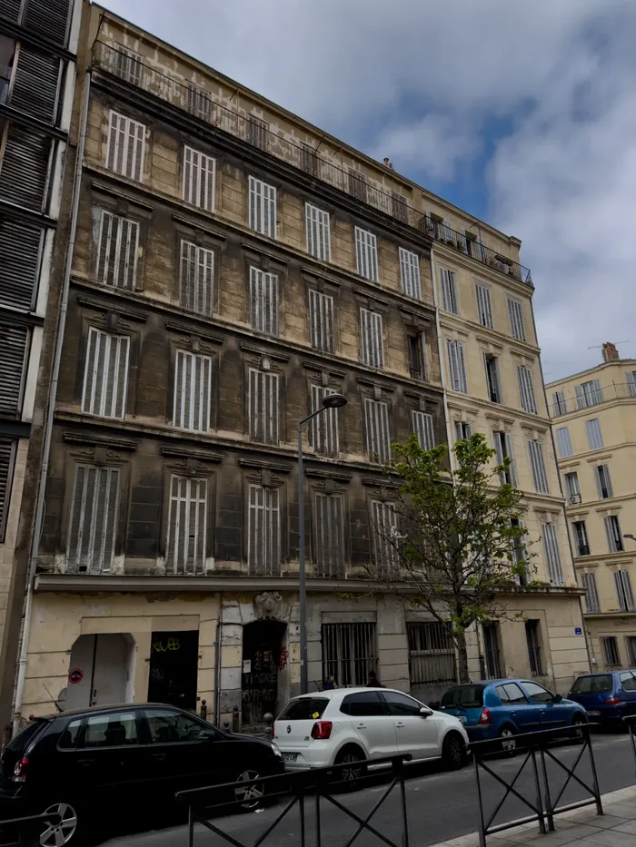 Façade actuelle de l'immeuble, avant travaux, 3 rue d'Hozier