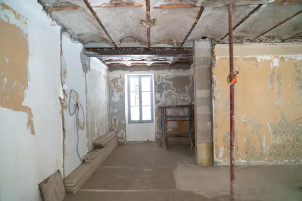 Intérieur à nu avant travaux